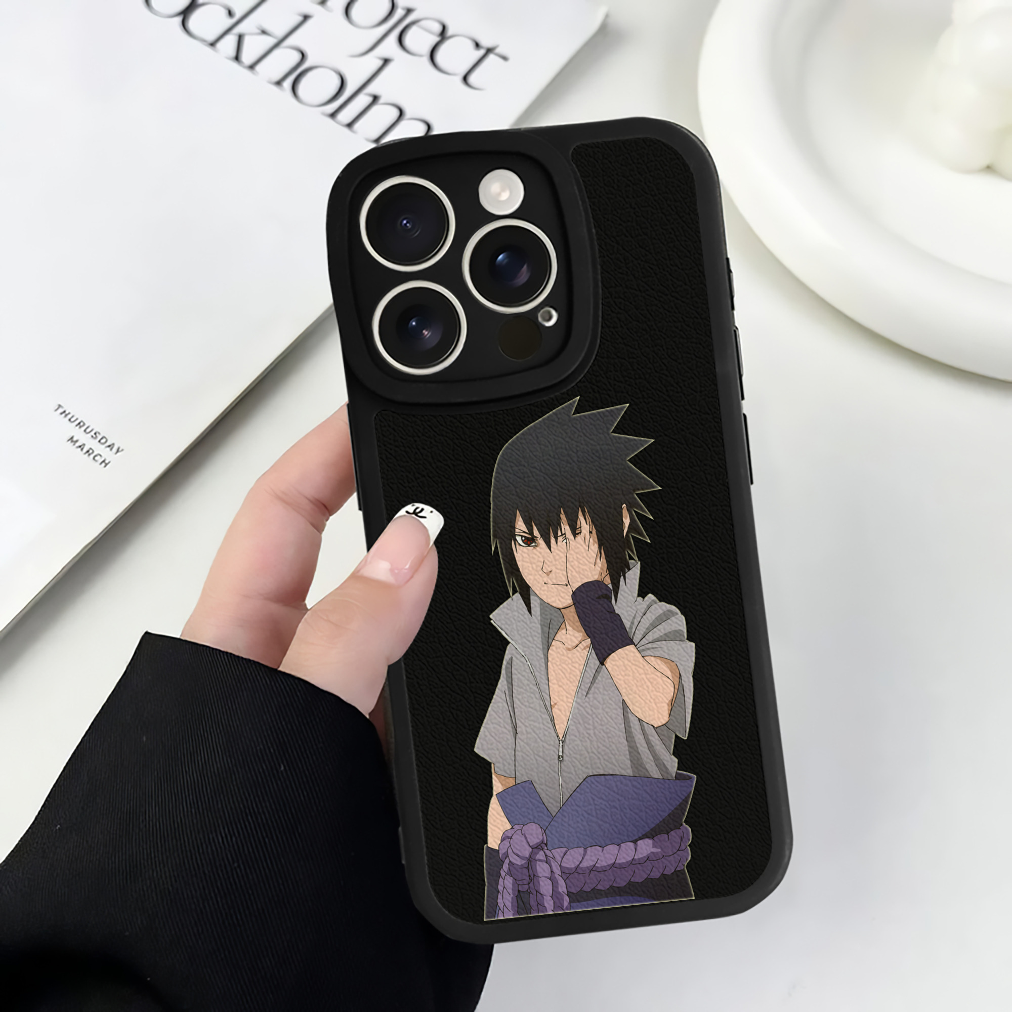 （画像用） NARUTO -ナルト- うちは サスケ Uchiha Sasuke 【iPhone 16シリーズ対応】シリコンスマホケース（レザー調） 材質：シリコン